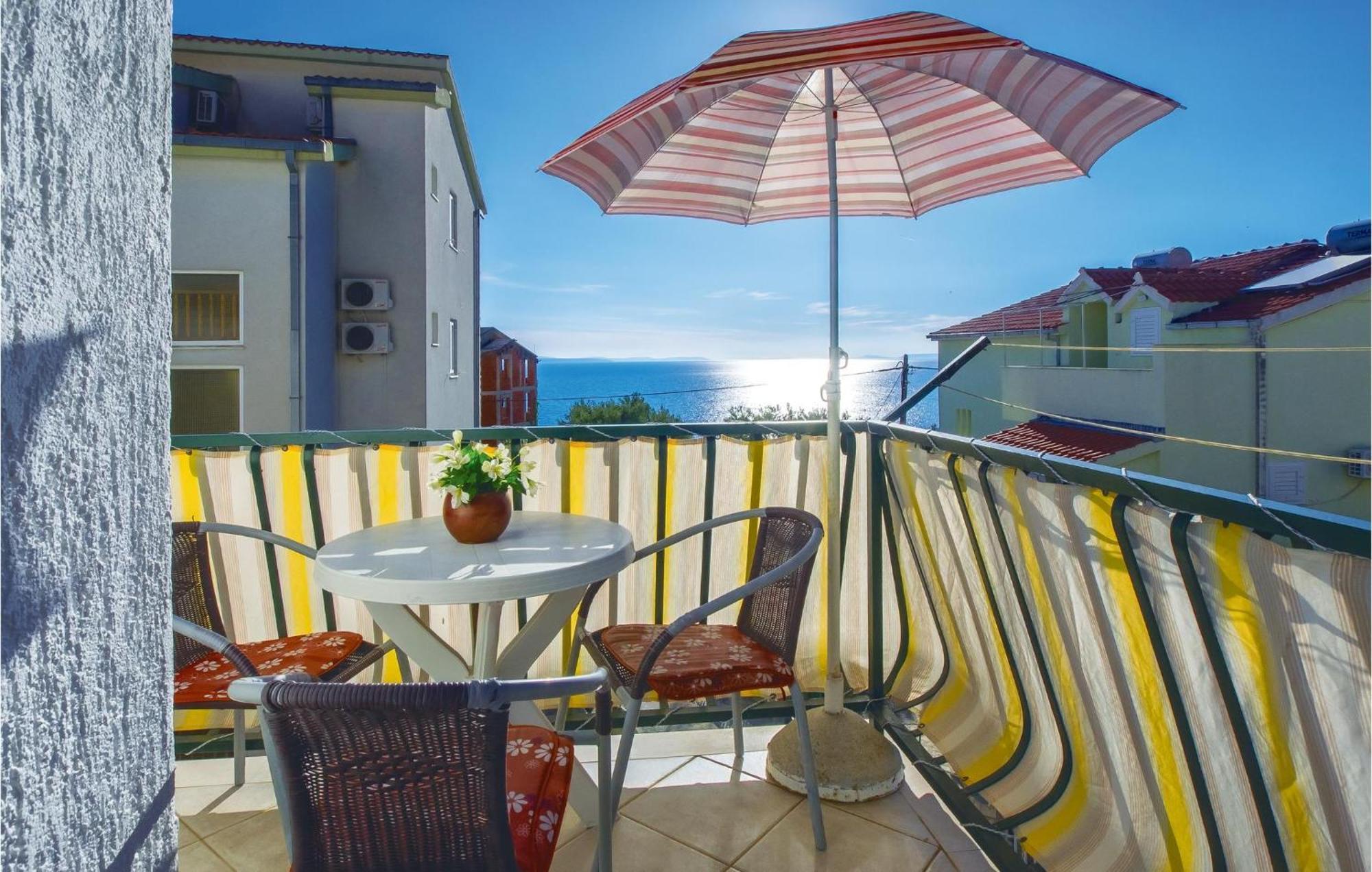 Lovely Apartment In Omis With Kitchenette Exterior photo